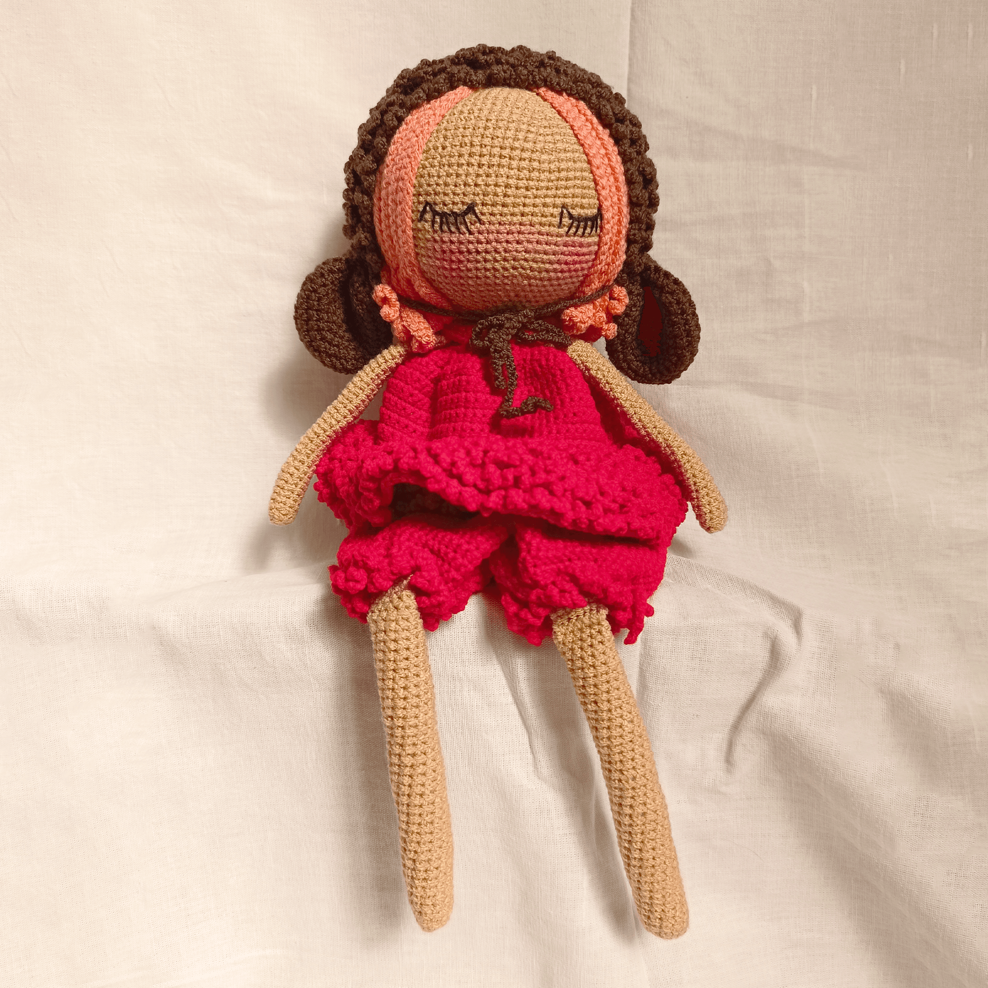 عروسک دست باف دختر ببعی دوست داشتنی