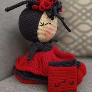 عروسک دست باف دختر کفشدوزکی